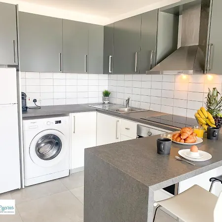 Sea The Sunrise * לרנקה