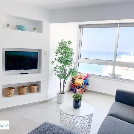 Sea The Sunrise * ラルナカ